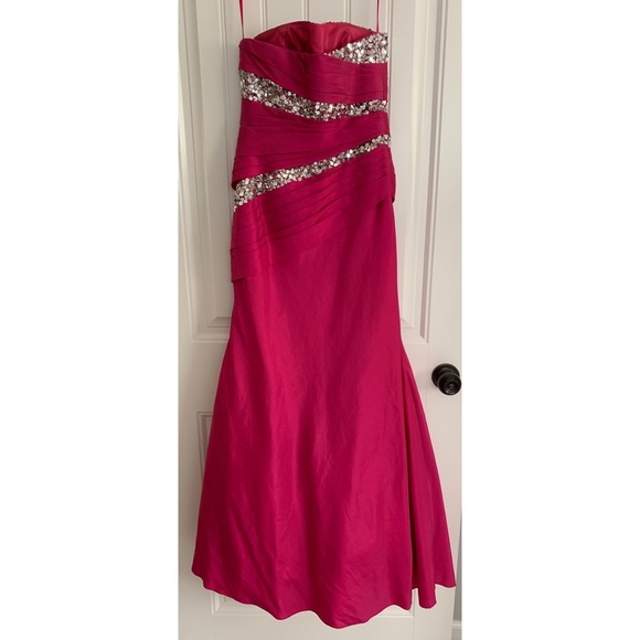 Size 2 STRAPLESS FUSCHIA PINK Night Moves Gown - Picture 3 of 8